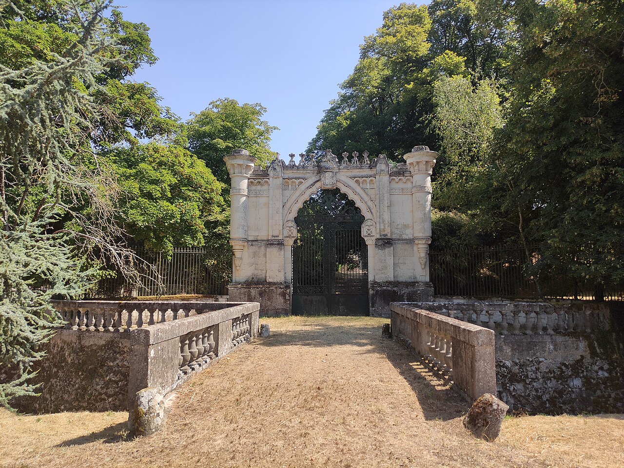 Château de Milly-le-Meugon